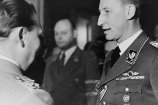 ‚Vystupoval jako árijský nadčlověk a bůh války.‘ Před 85 lety přijel do Prahy říšský protektor Heydrich